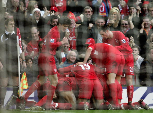 中甲冠军辽宁铁人队在沈阳故宫拍全家福：致敬历史，开启未来