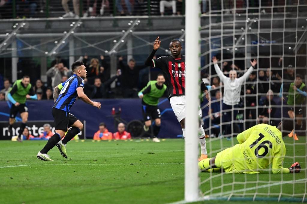 罗马诺：切尔西还没有与曼联谈加纳乔转会，预计8月进行