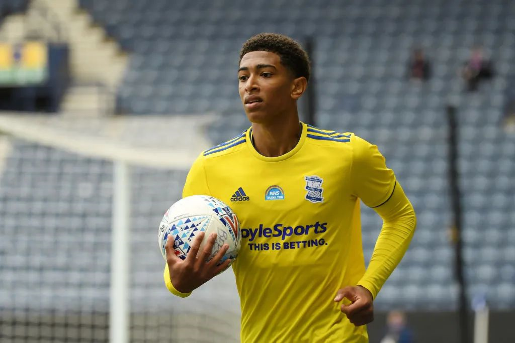 棒球与运动力学解析投手投球时躯干旋转速度与指尖球速的线性关系