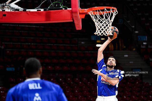 冰球比赛开始仅2秒，双方爆发5v5团战乱斗#体育 冰球比赛开始仅2秒，双方爆发5v5团战乱斗#体育