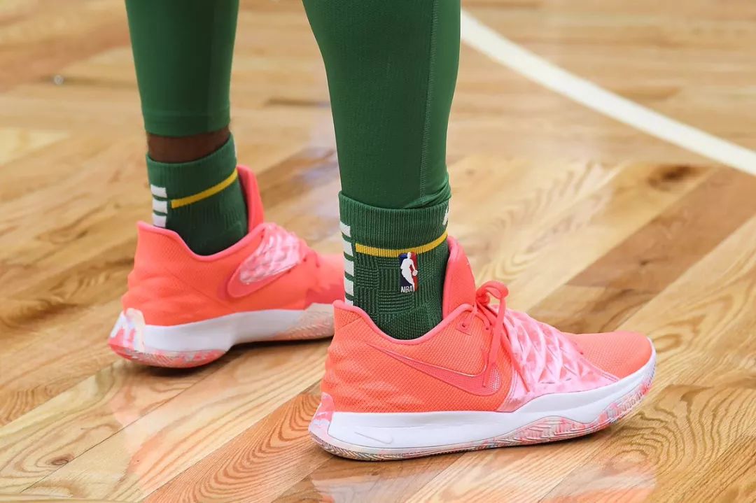 记者：费内巴切预计今天敲定贡多齐交易，转会总价2700万欧