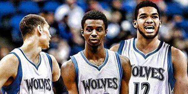 向鹏首轮迎战张本智和