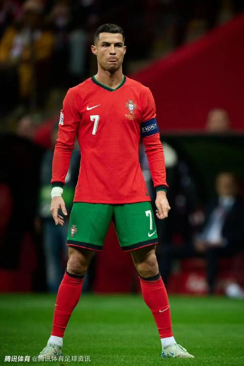 《左投优势：为什么左手持球的投手永远是球场上的稀缺资源？》