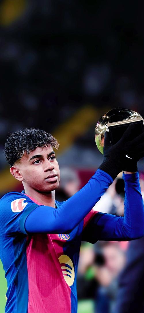 冬奥会：中国短道速滑夺两金