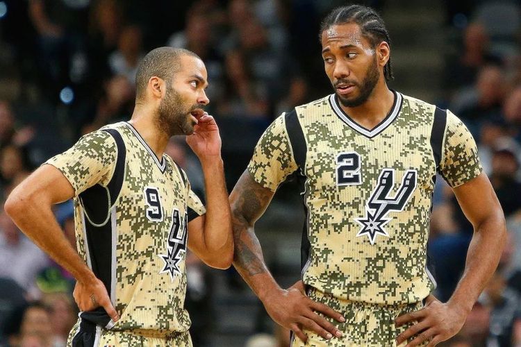 亚特兰大勇士队老板泰德·透纳尝试执教球队一场比赛，随后被大联盟禁止