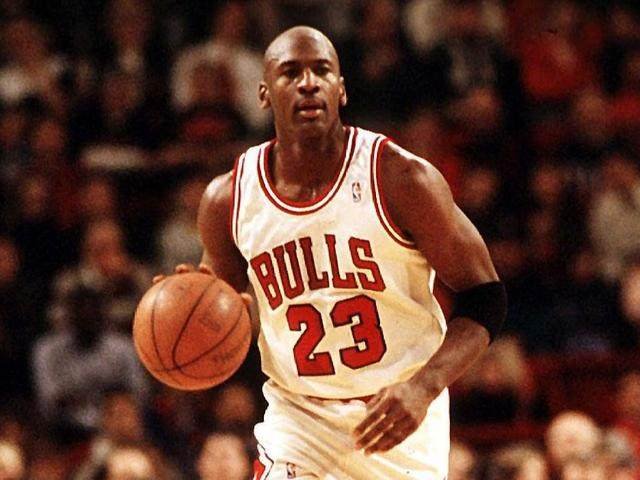 2012年总决赛转折点！杜兰特绝平出手被詹姆斯疑似犯规，裁判毫无表示